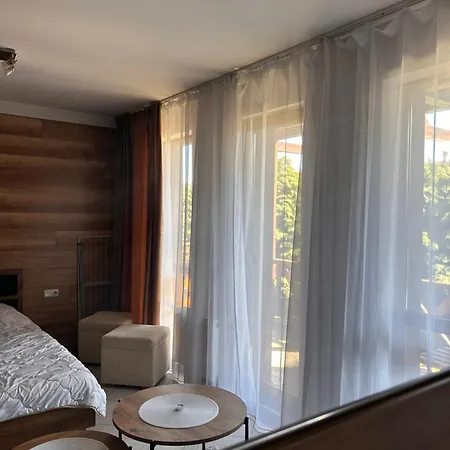 B8 Luxury In Life Апартамент *